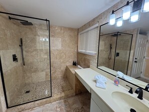 Combined shower/tub, jetted tub, bidet, towels - 3 Bedroom, 3 Bath Oceanfront Condo  (Christiansted)
