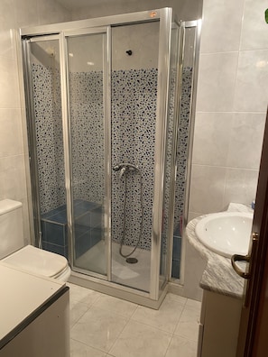 Bathroom - Playa Ladeira (Santa Cristina da Ramallosa)