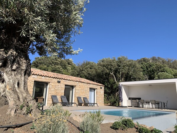 Ulkouima-allas, lämmitetty uima-allas