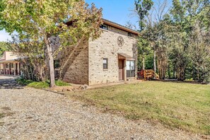 Exterior - The Lodge. Modern comfort at Lake Fork. Full Kitchen. (Wood County)
