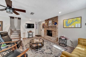 TV, fireplace