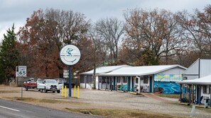 Exterior - Catfish Cabin Room 1 (Wood County)