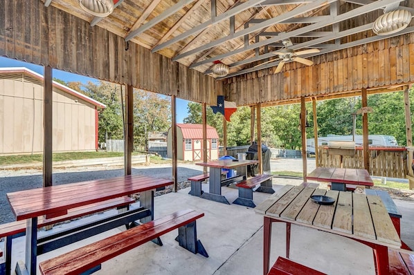 Outdoor dining