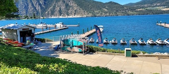8/2-4, 8/16-18, 8/30-9/3 open! Lake Chelan view, tranquil setting close to fun!