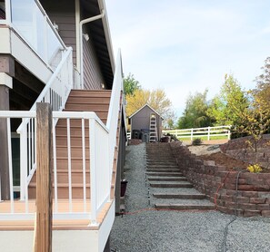 Property grounds - Lake Chelan Getaway! Private hottub! Stargazing & an amazing Lake Chelan view!
(Manson)