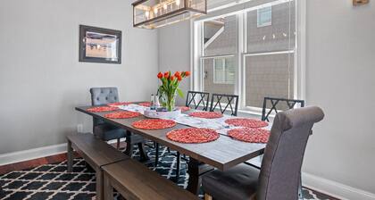 7 beds! One block from new SURF Wave Pool and beach! Bikes included!