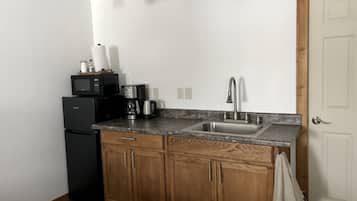 Fridge, microwave, coffee/tea maker, electric kettle