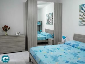 1 Schlafzimmer, Schreibtisch, Bügeleisen/Bügelbrett, Bettwäsche