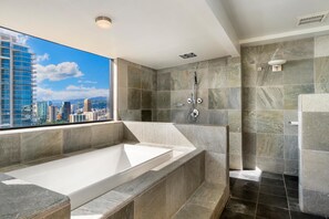 Bathtub, jetted bath, hair dryer, bidet - Hidden Penthouse 2 bedroom suite Ocean Views! (Honolulu)