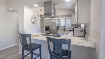 Apartment, 2 Bedrooms, Pool Access, Pool View | Private kitchen | Microwave, oven, dishwasher, coffee/tea maker