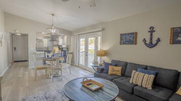 Apartment, 2 Bedrooms, Pool Access, Pool View | Living room