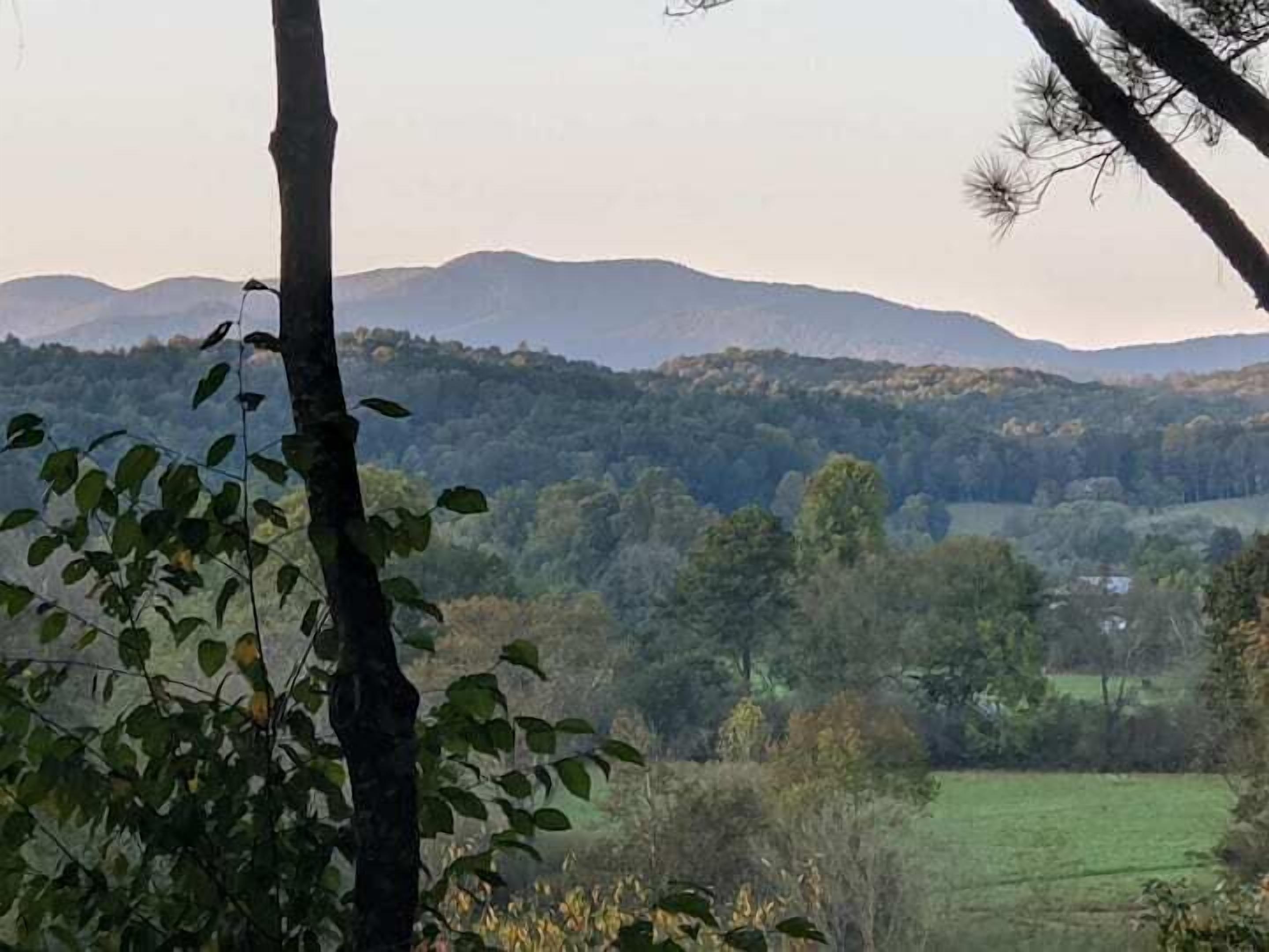 إطلالة على الجبل