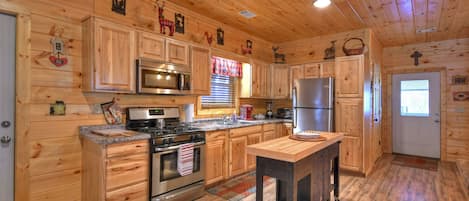 Stuga - 2 sovrum - eldstad - havsutsikt | Eget kök | MikrovÄgsugn, ugn, spishÀll och kaffe- och tebryggare