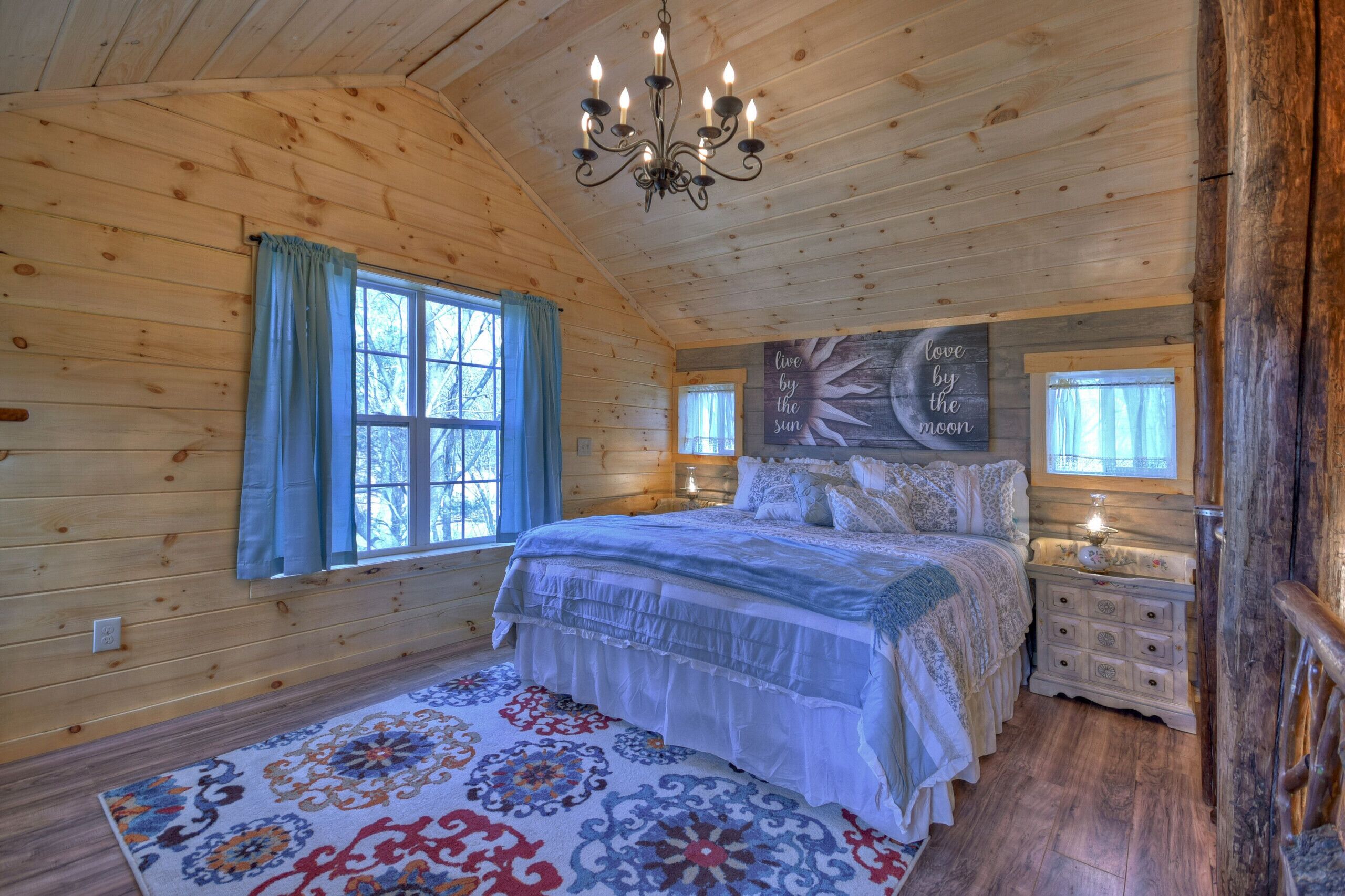 Cottage, 1 Bedroom, Fireplace, Mountain View | 1 bedroom, individually decorated, bed sheets