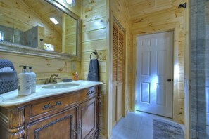 Cottage, 1 Bedroom, Fireplace, Mountain View | Bathroom - Treehouse Ellijay Star5vacations (Ellijay)