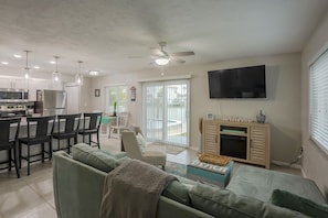 House, 2 Bedrooms, Pool Access, Sea View | Living room