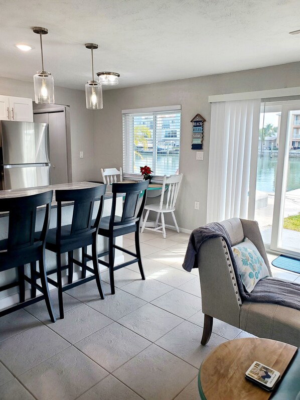 Ruokailu omassa huoneessa