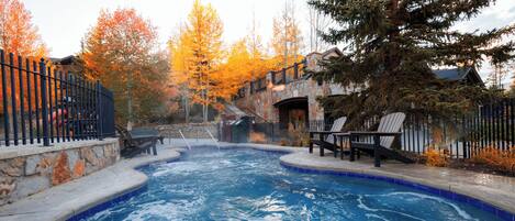Piscine couverte, piscine extérieure