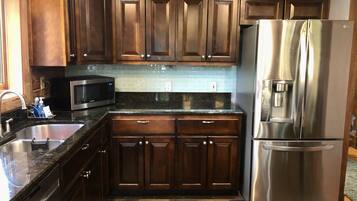 Microwave, dishwasher, coffee/tea maker, cookware/dishes/utensils