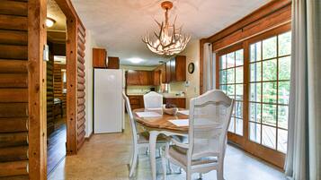 Nhà, 3 phòng ngủ, phù hợp cho người khuyết tật, lò sưởi | Khu vực ăn uống tại phòng