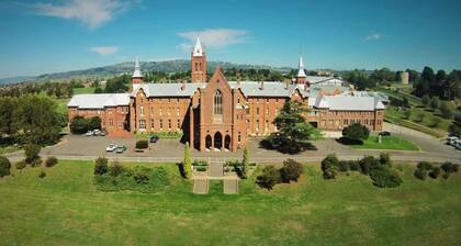 Hillside Cottage Bathurst │ Comfy, Spacious, Walk to CBD & Stannies