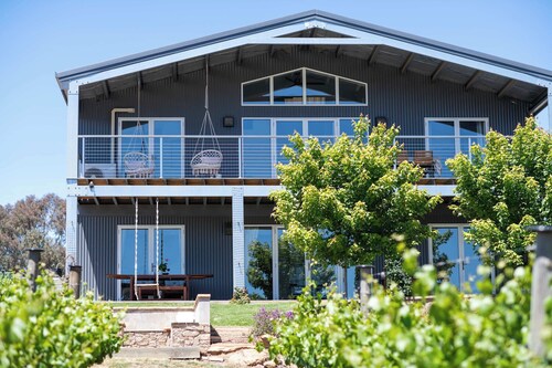 Mortimer's Wines' Loft│Luxurious Vineyard Retreat