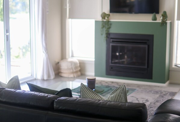 TV, fireplace, offices