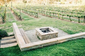 Property grounds - Mortimer's Wines Studio - Adults Only Retreat (Orange)