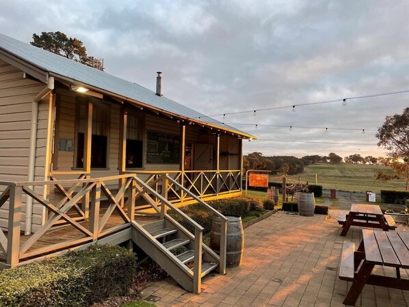 Exterior - Mortimer's Wines Studio - Adults Only Retreat (Orange)