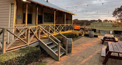 Mortimer's Wines Studio - Adults Only Retreat