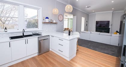 The Byng House - Grand & Central, Entertain 12 ppl