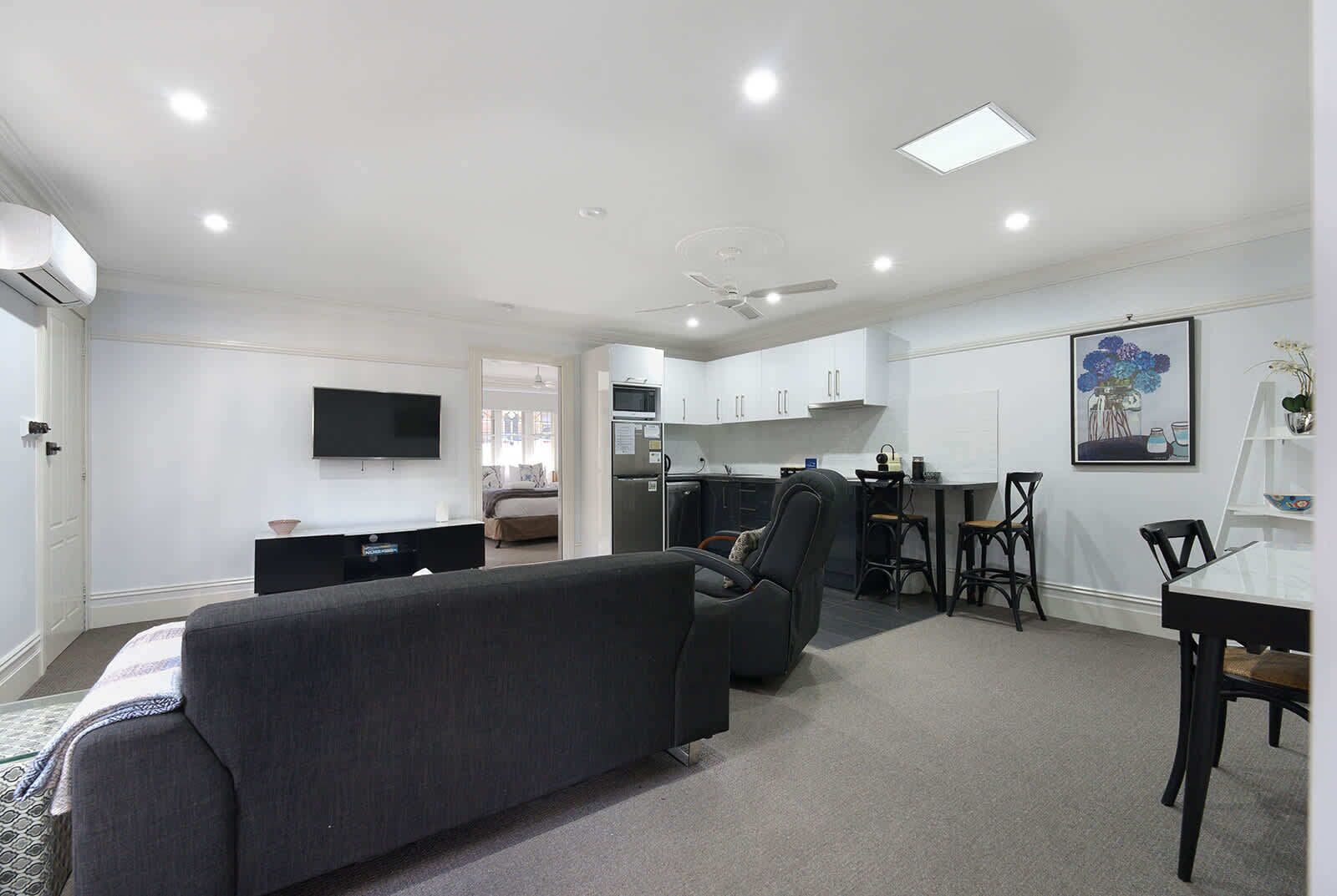 TV, Netflix, streaming services, offices