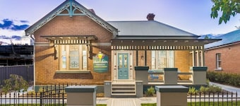 Blue Door Apartment 2 | CBD, Ideal for Work