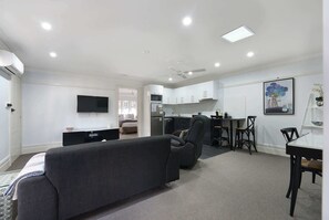 TV, Netflix, streaming services, offices