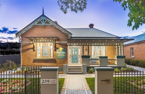 Blue Door Apartment | CBD Location, 2 Bed 2 Bath