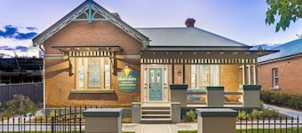 Blue Door Apartment | CBD Location, 2 Bed 2 Bath