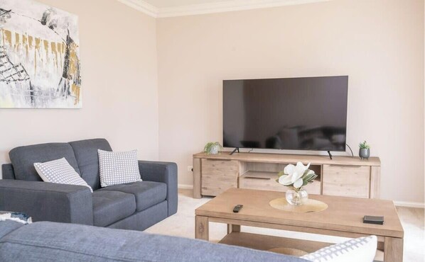 TV, Netflix, streaming services, offices