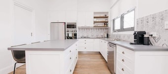 Dimby Cottage - Beautifully Restored Heritage Home