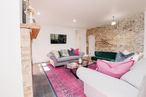 TV, fireplace, stereo, offices