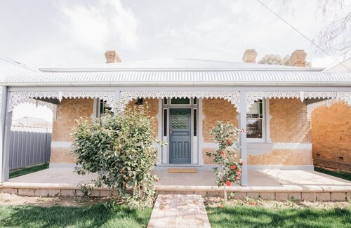 Dimby Cottage - Beautifully Restored Heritage Home