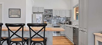 Dunkley House | 1895 Heritage CBD Stay, Sleeps 10