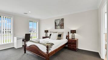 4 quartos, ferros/tábuas de passar roupa, berço de viagem, Wi-Fi