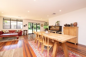 Interior - Summer House - Grand, Heritage, CBD near Cafe (Orange)