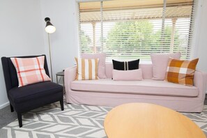 Televisión, Netflix, servicios de streaming y oficina 