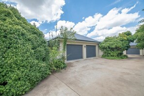 Exterior - Villa 88 - Stylish, Modern, Fresh & Light (Orange)