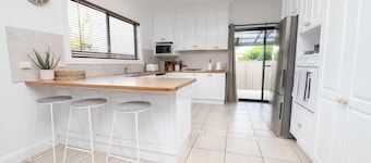 Villa 88 - Stylish, Modern, Fresh & Light