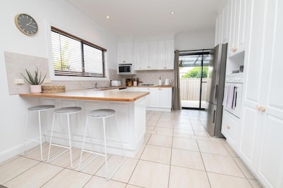 Villa 88 - Stylish, Modern, Fresh & Light