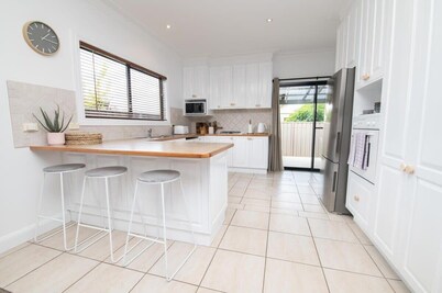 Villa 88 - Stylish, Modern, Fresh & Light