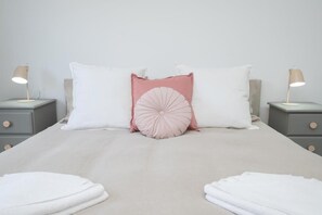 3 bedrooms, iron/ironing board, WiFi, bed sheets - Villa 88 - Stylish, Modern, Fresh & Light (Orange)