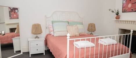 3 Schlafzimmer, Bügeleisen/Bügelbrett, Reisekinderbett, WLAN